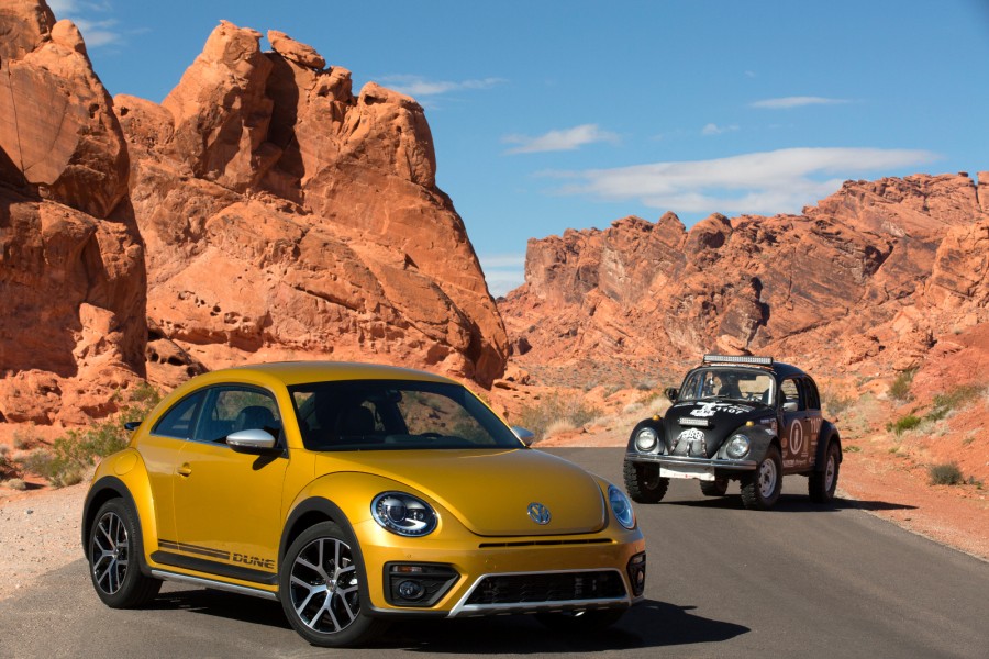 2016-Volkswagen-Beetle-Dune-7-900x600