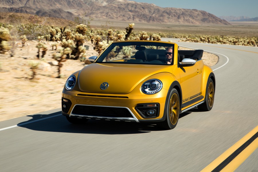 2016-Volkswagen-Beetle-Dune-8-900x600
