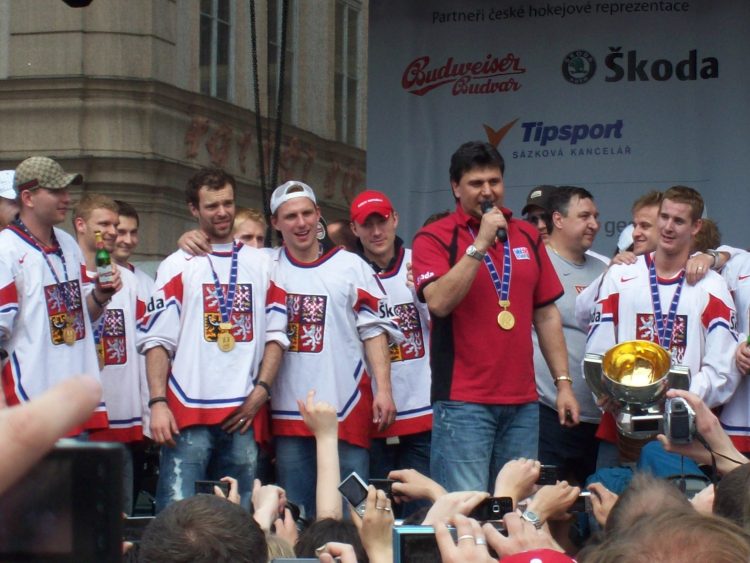 Vladimir_Ruzicka_and_Czech_ice_hockey_team_2010